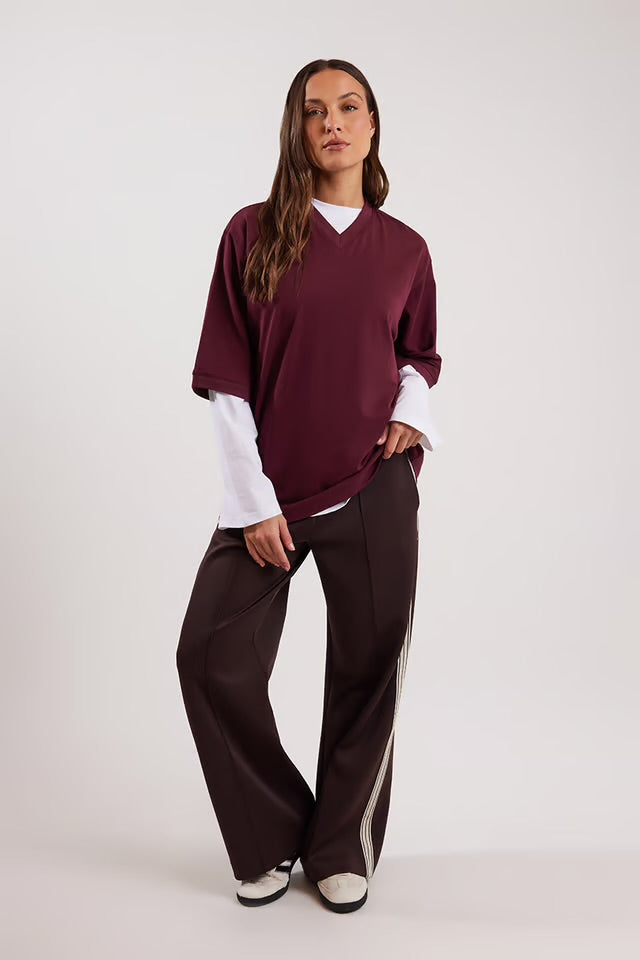 Soren V Neck Graphic Tee | Burgundy