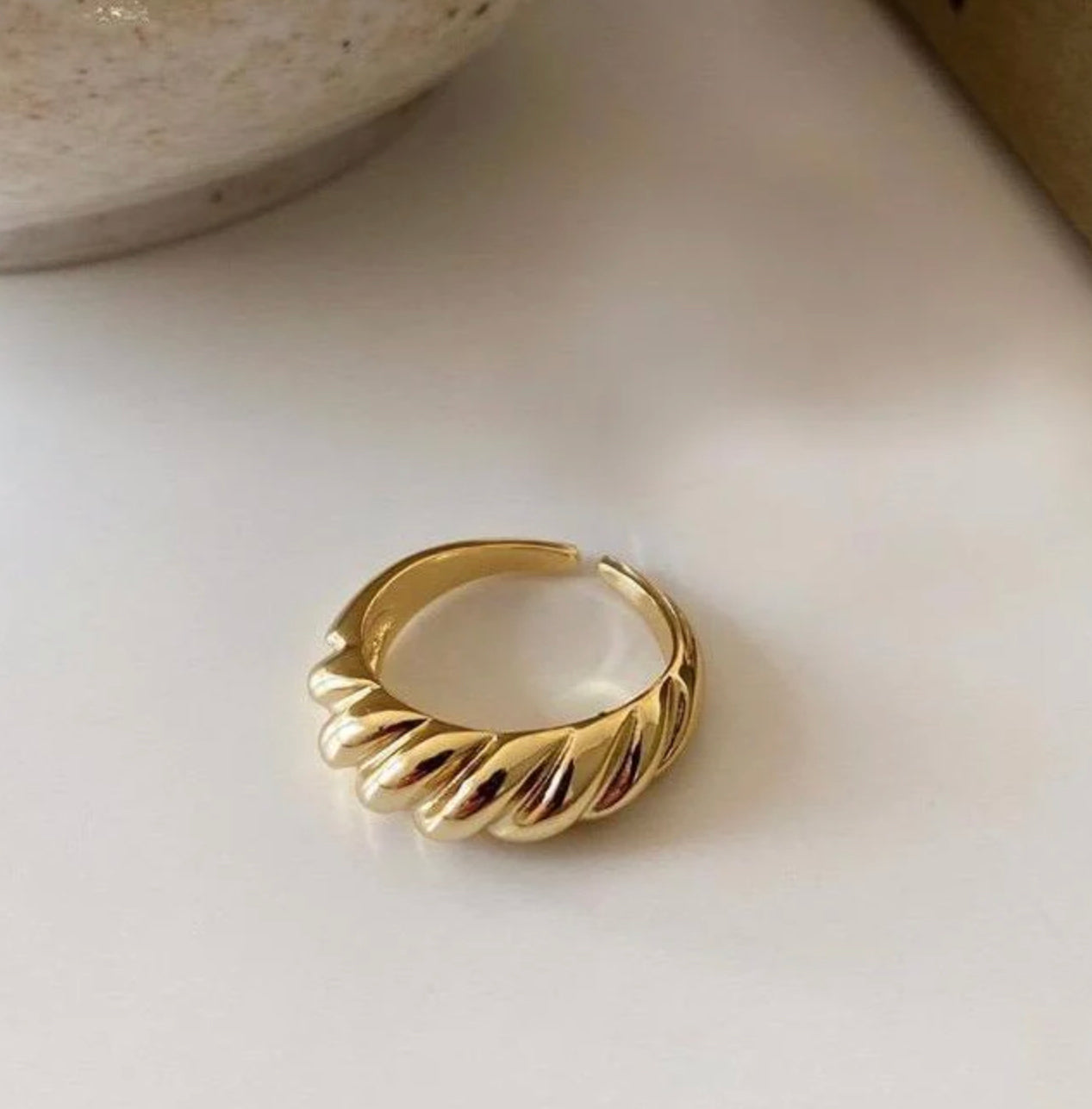 Cris Ring | Thin