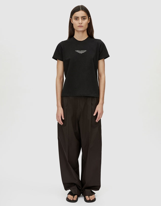 Janice Neat Fit Logo Tee | Black