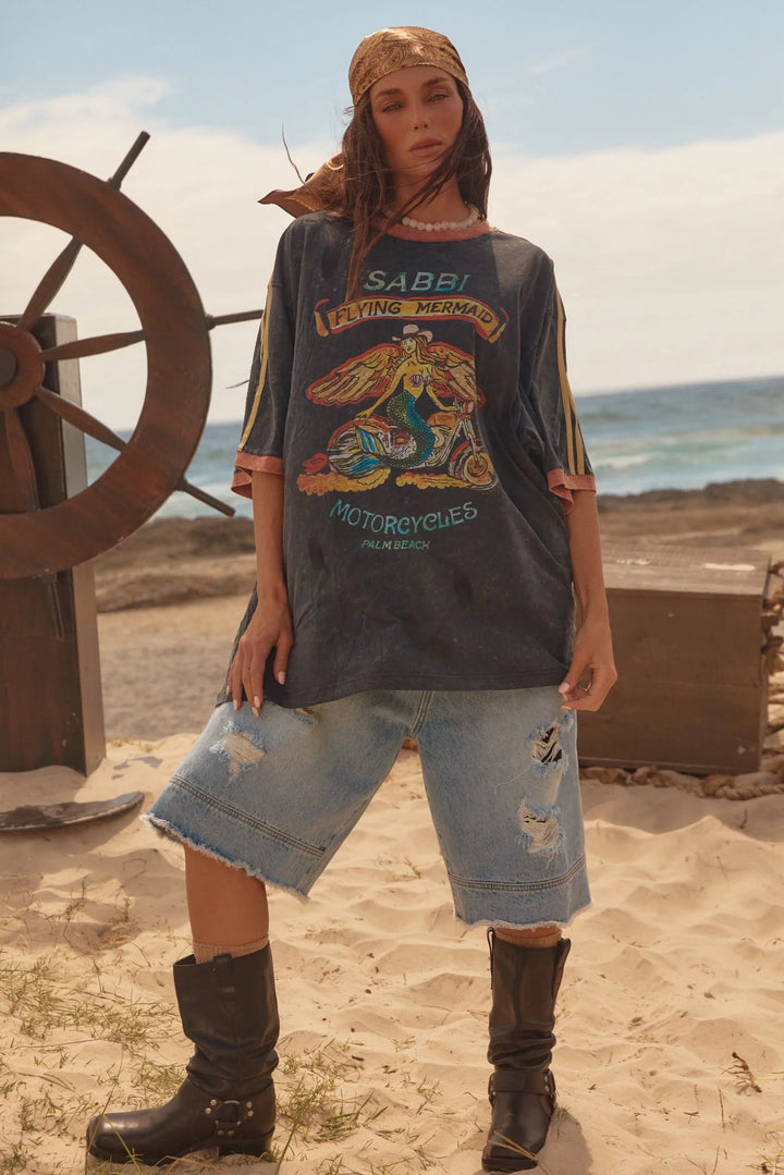 THE VERY OVERSIZED FLYING MERMAID TEE | BLACK