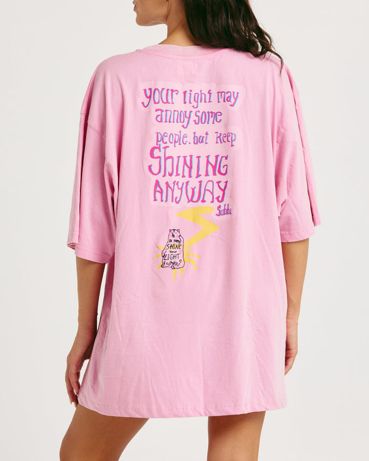 THE VERY OVERSIZED SHINING ANYWAY TEE - PINK