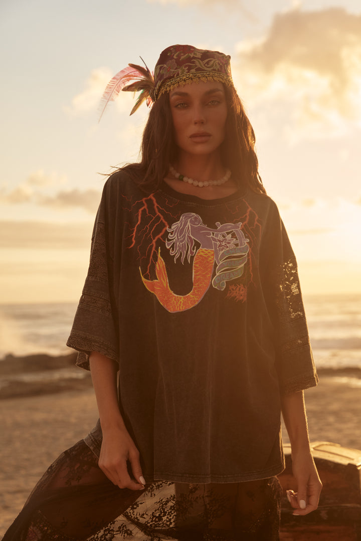 THE CHASE YOUR DREAMS LACE TEE - BLACK
