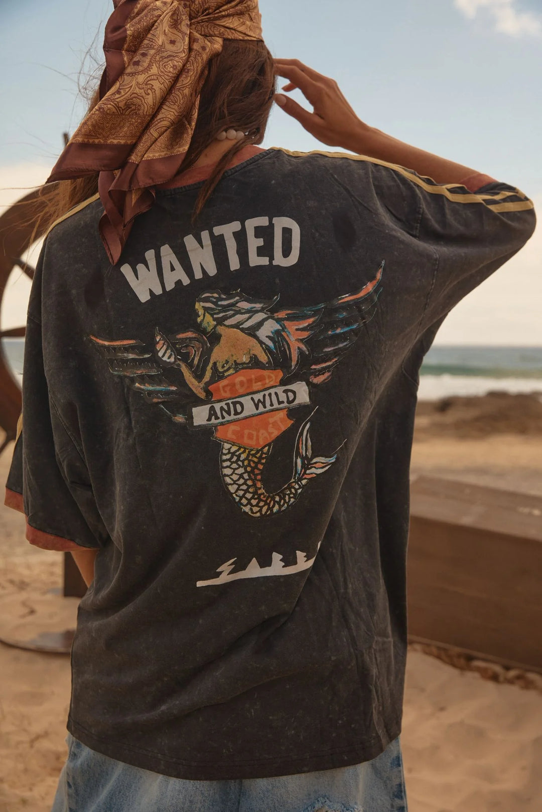 THE VERY OVERSIZED FLYING MERMAID TEE | BLACK